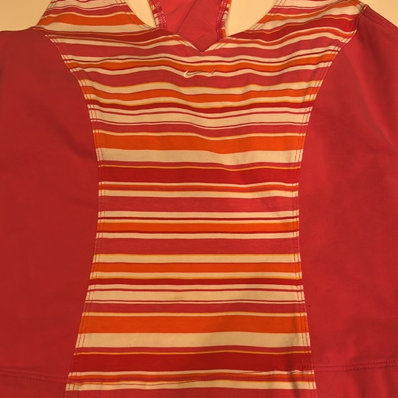 PRE-OWNED NIKE WOMEN'S FITTED TANK WITH BUILT IN BRA- MEDIUM (8-10) - Picture 2 of 7